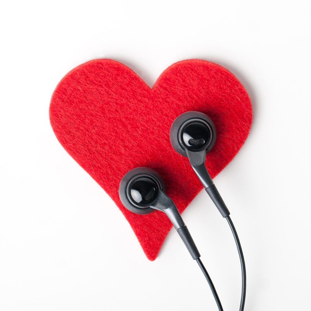 felt heart with ear buds up to it symbolizing sensory marketing and sonic branding